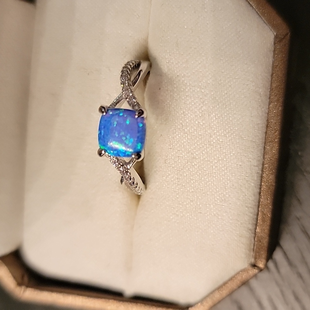 Size 8 Ring Bundle - Picture 3 of 7